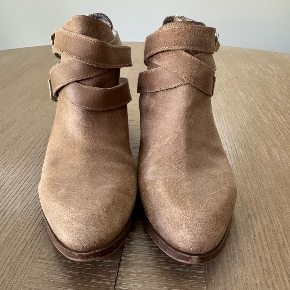 Seychelles Scoundrel Learher Taupe Ankle Booties Sz 7
